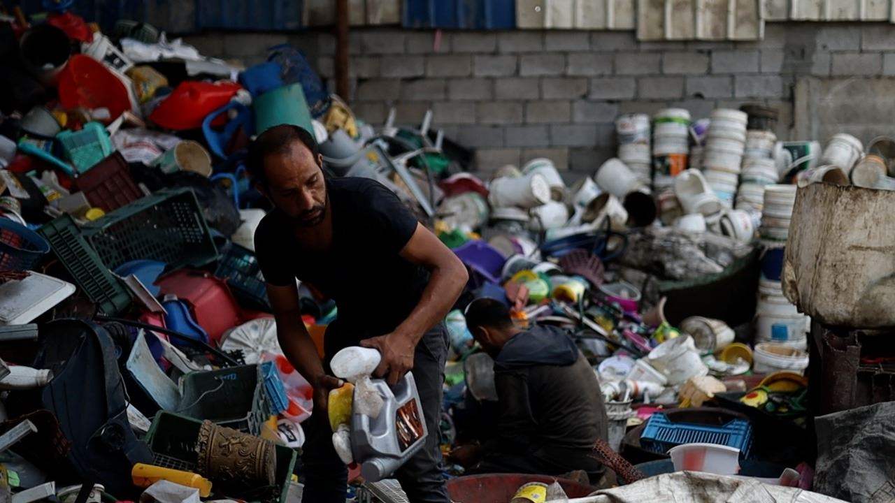 تدوير البلاستيك إلى حصائر في غزة