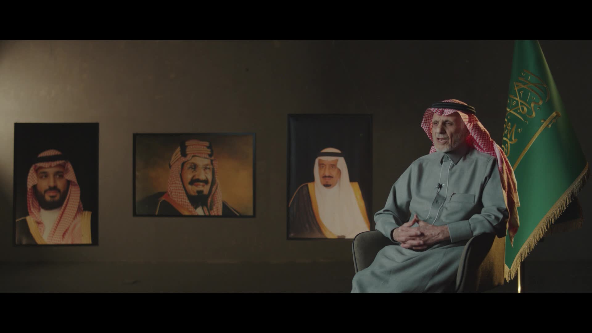 الحلقة 10  ملصق