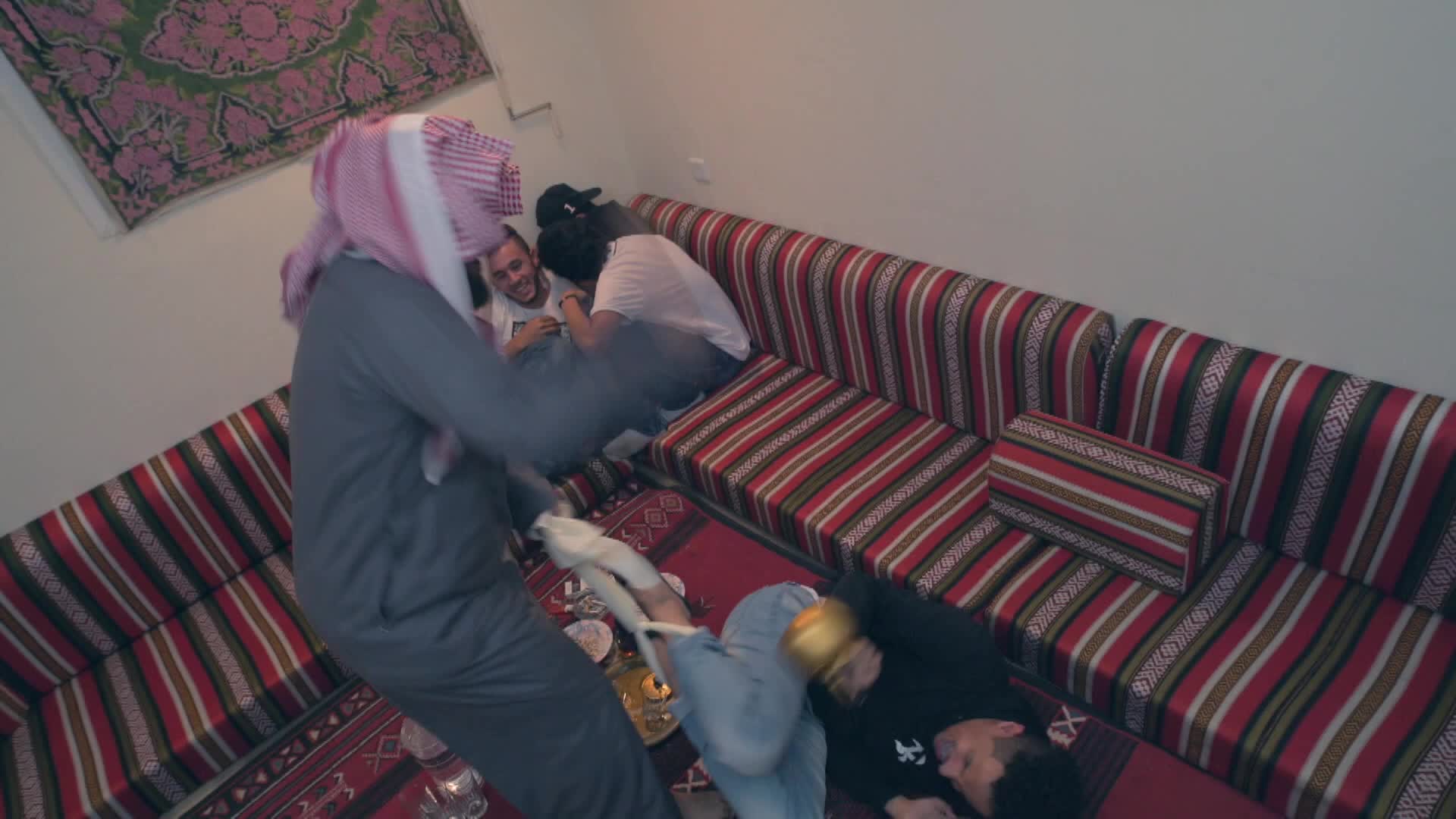 حلقة 21 ملصق