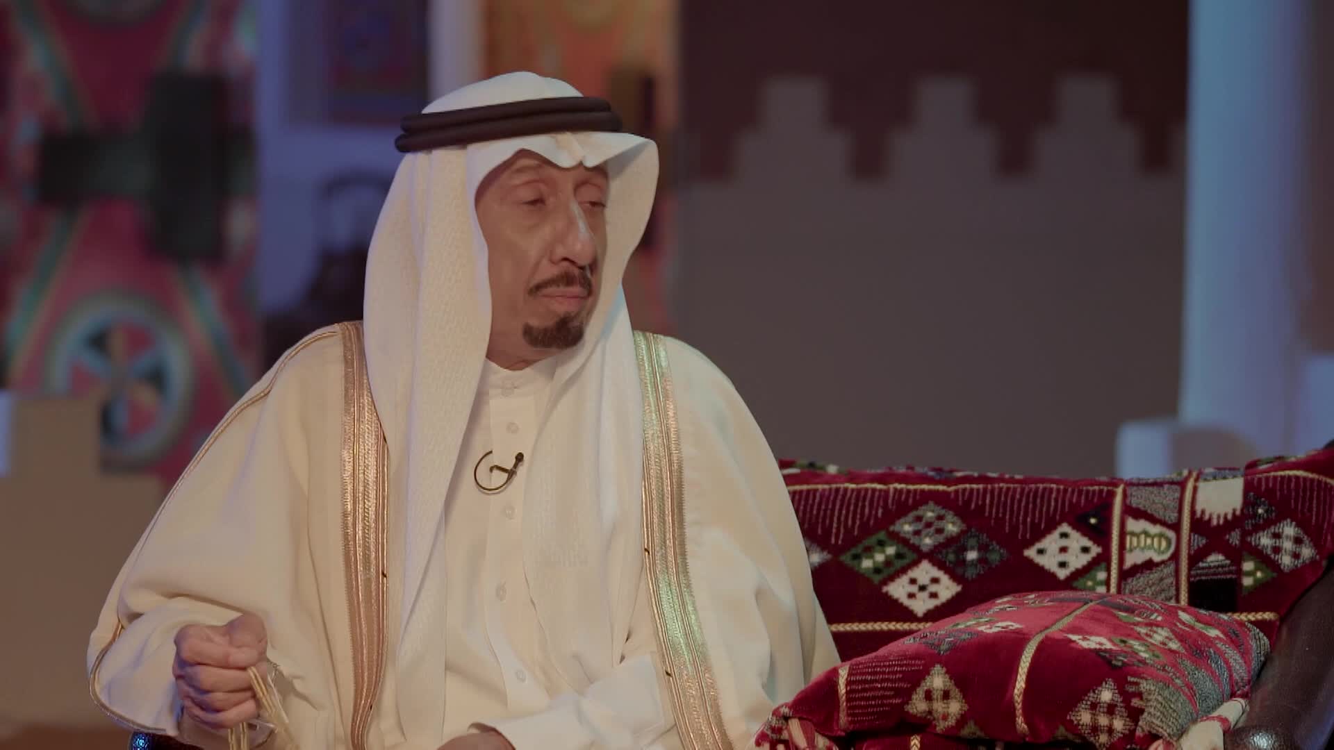 الحلقة 32 ملصق