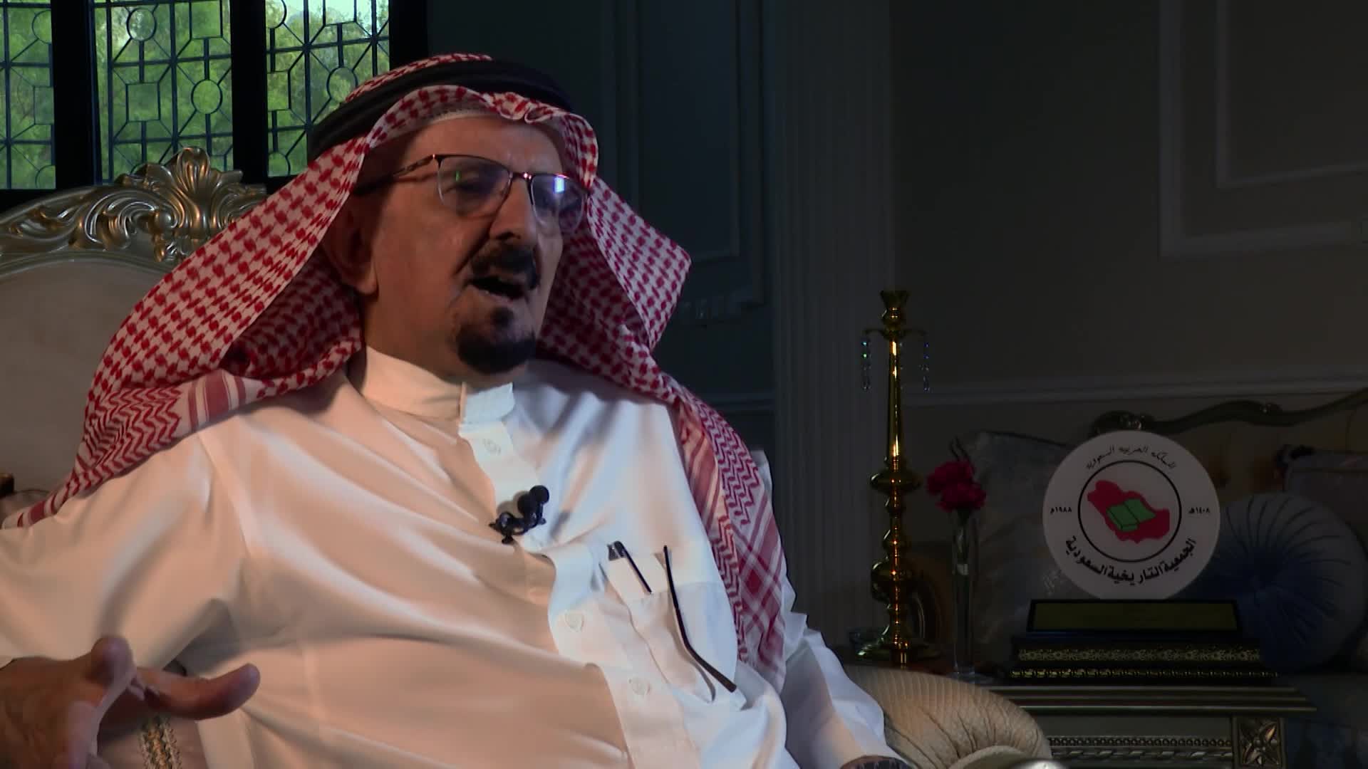 الحلقة 12 ملصق