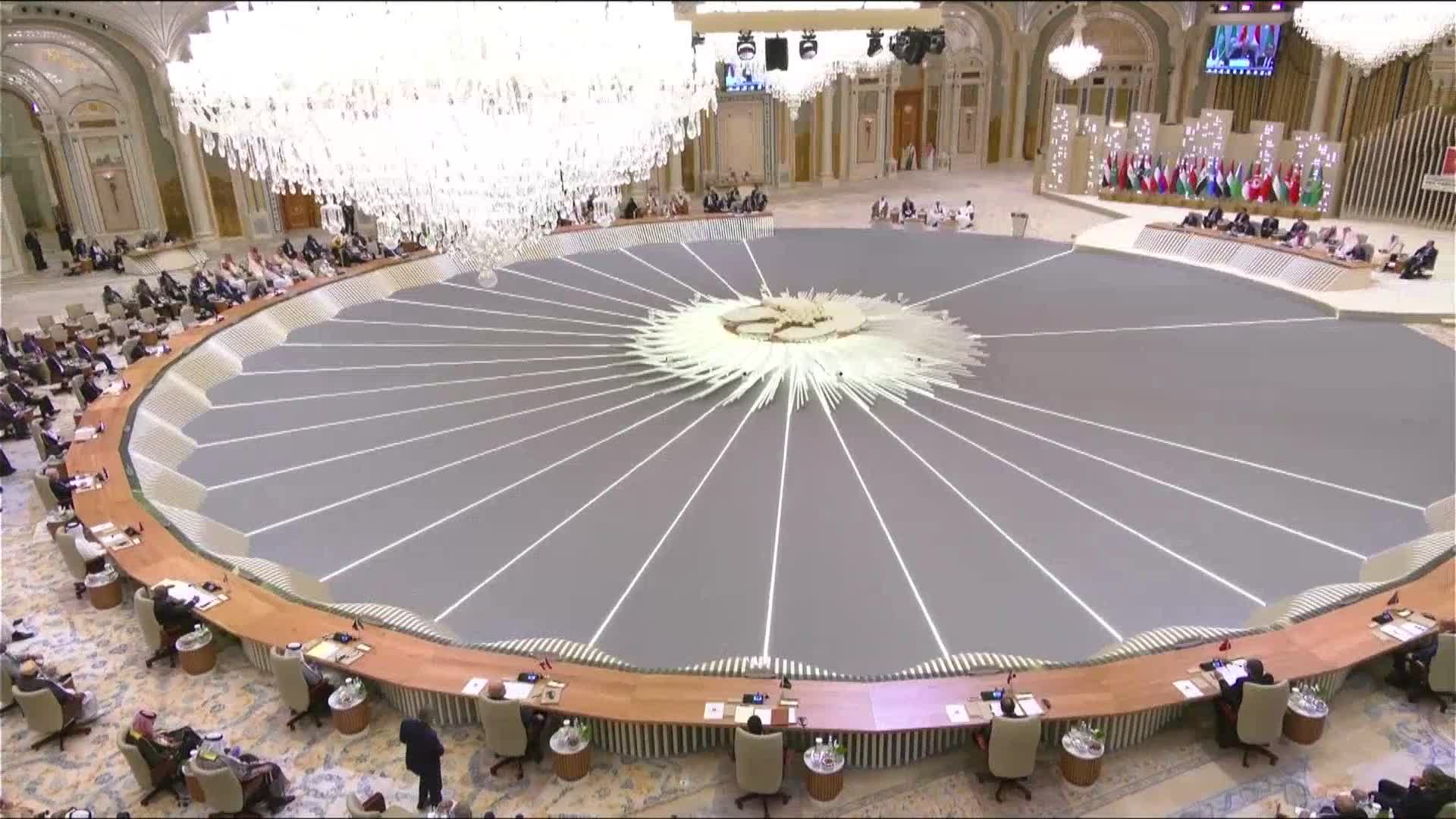 قمة الرياض العربية الصينية للتعاون و للتنمية ملصق