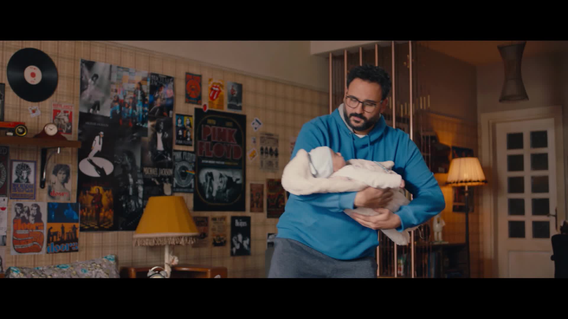 الحلقة 30 ملصق