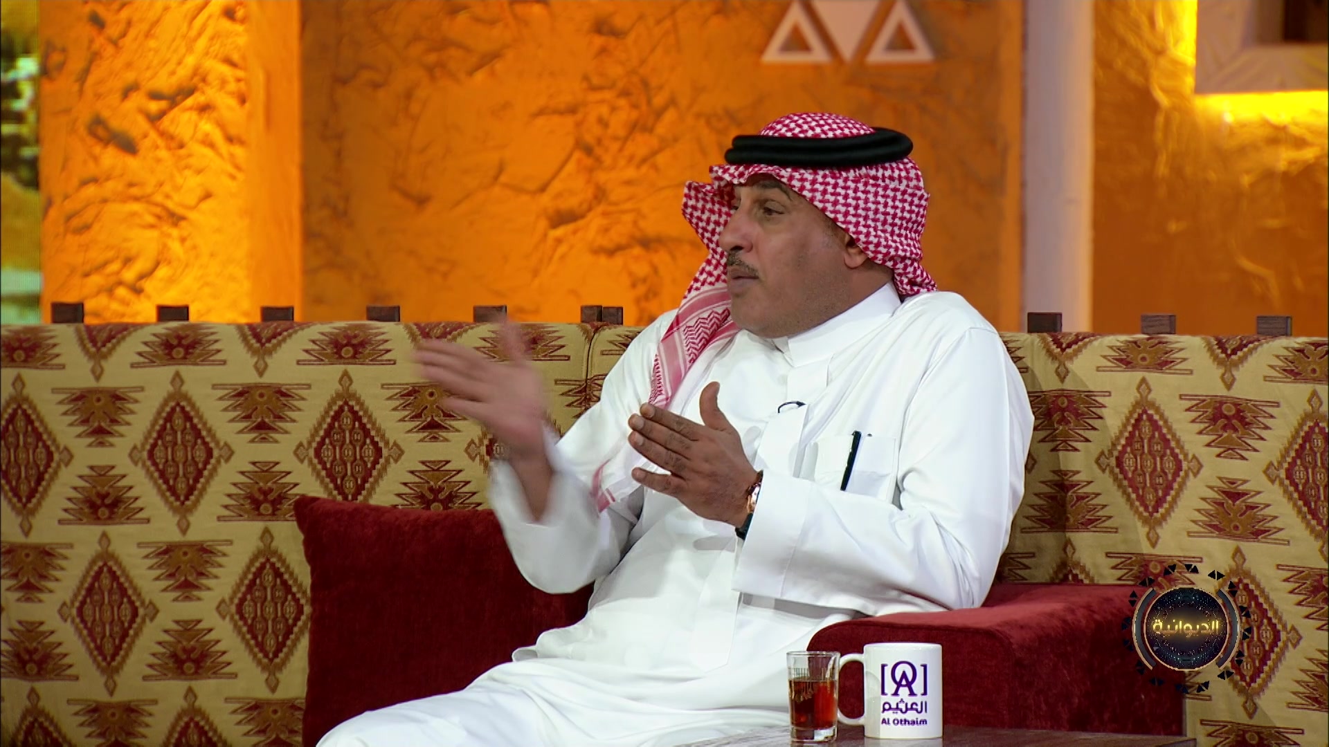 الحلقة 355 ملصق