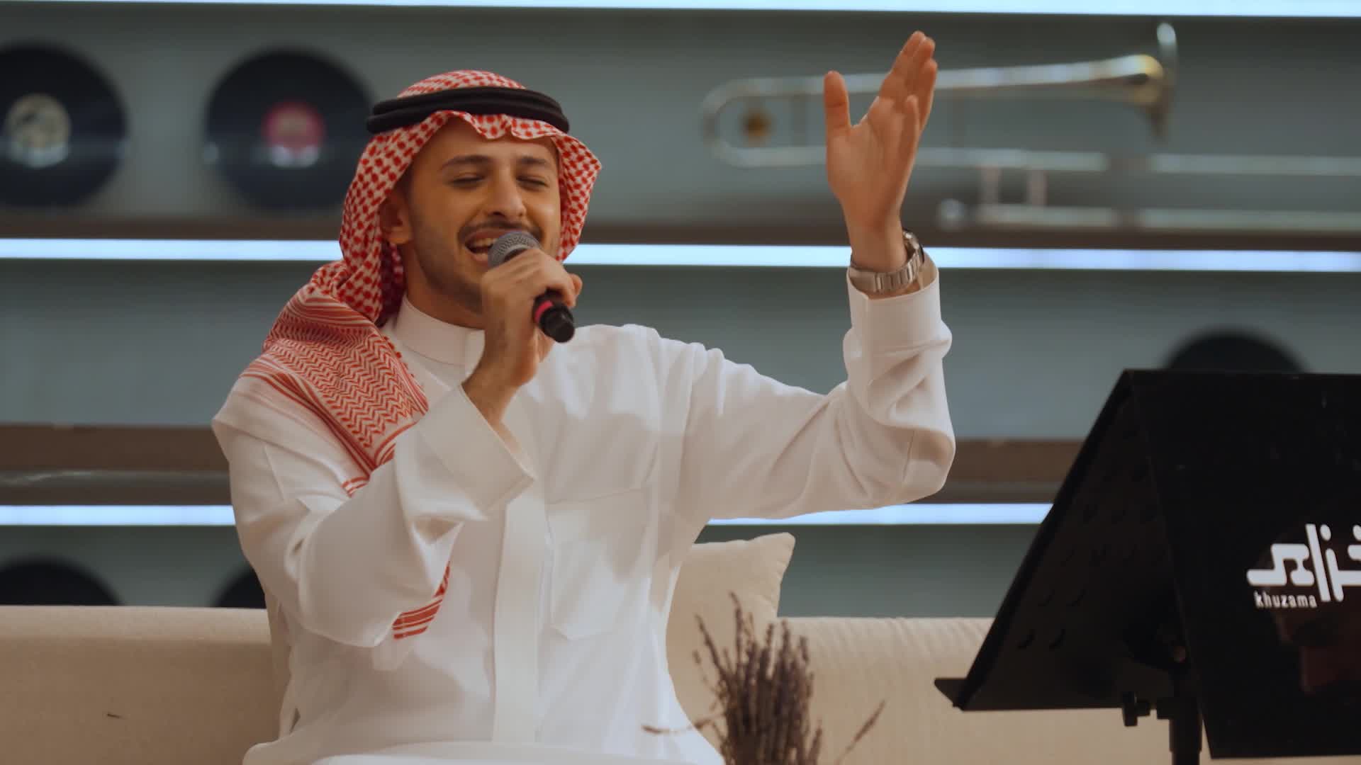 الحلقة 4 ملصق