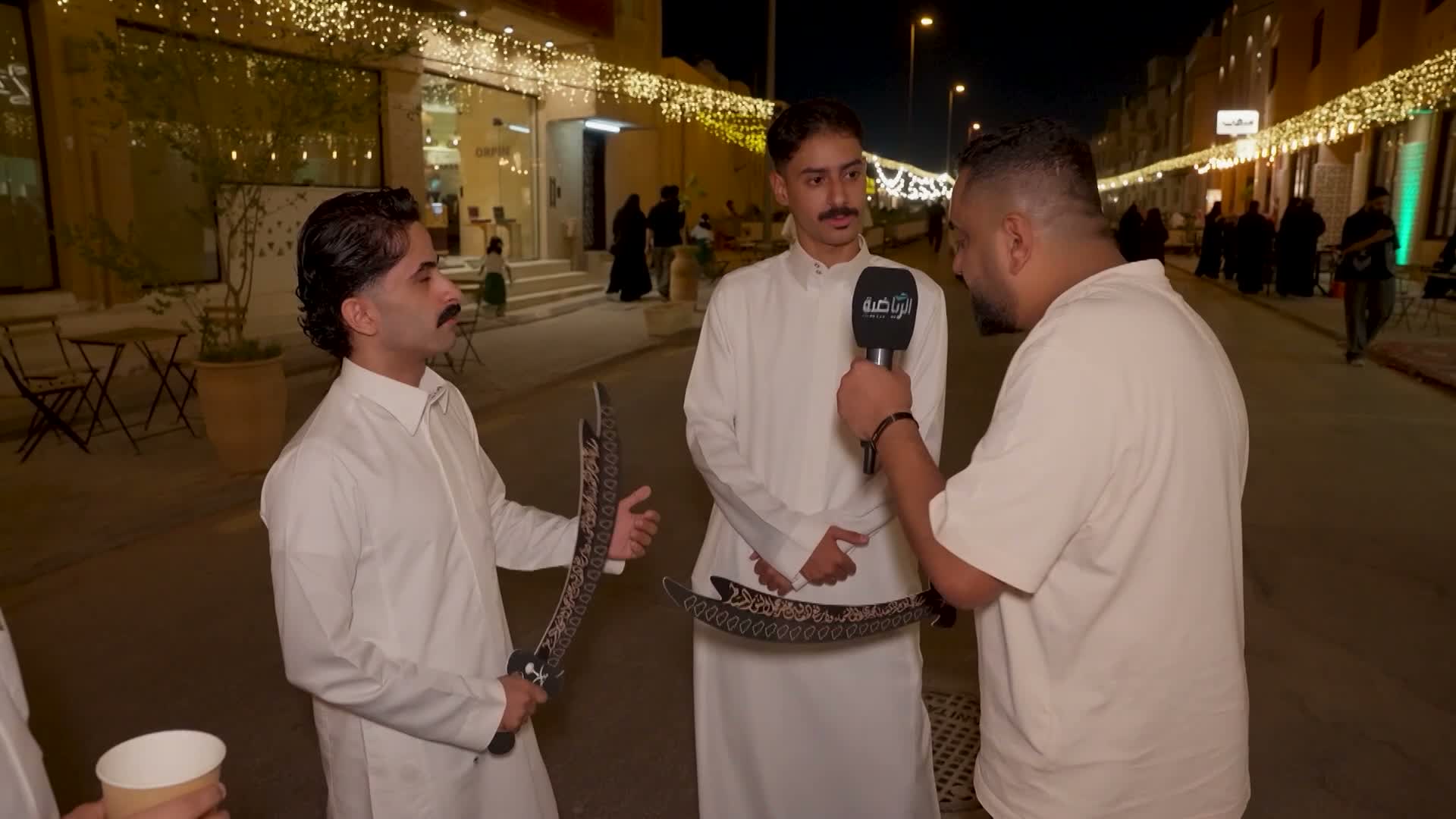 الحلقة 1 ملصق